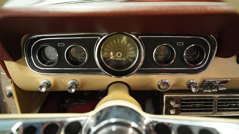 Ford-Mustang-1966-Champagne-Maroon-42