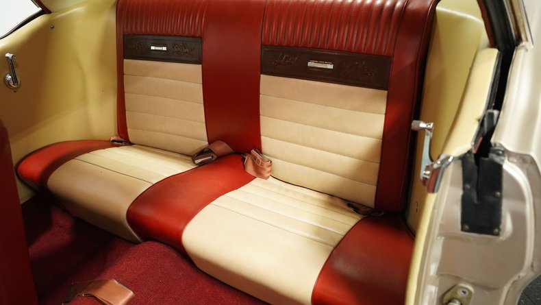 Ford-Mustang-1966-Champagne-Maroon-45