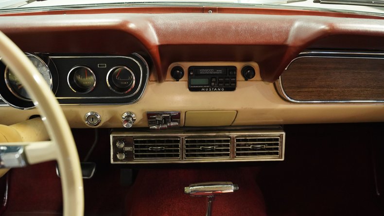 Ford-Mustang-1966-Champagne-Maroon-46