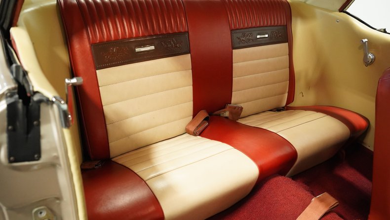 Ford-Mustang-1966-Champagne-Maroon-47