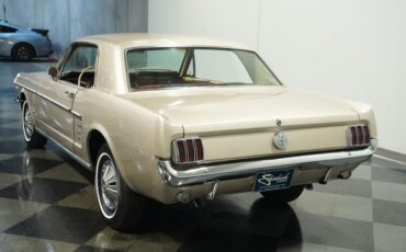 Ford-Mustang-1966-Champagne-Maroon-5