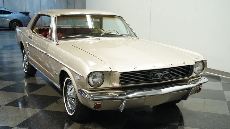 Ford-Mustang-1966-Champagne-Maroon-9
