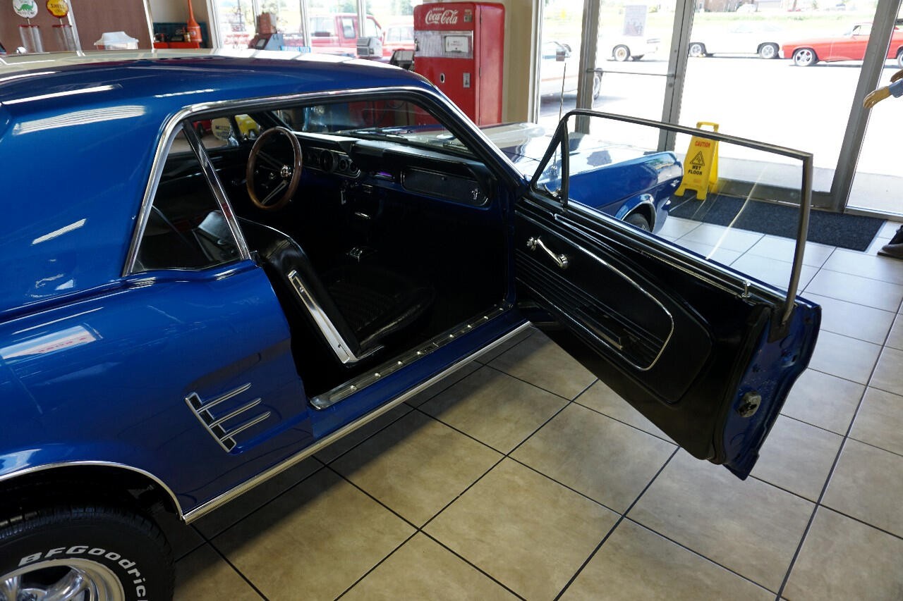 Ford-Mustang-1966-Classic-Car-24