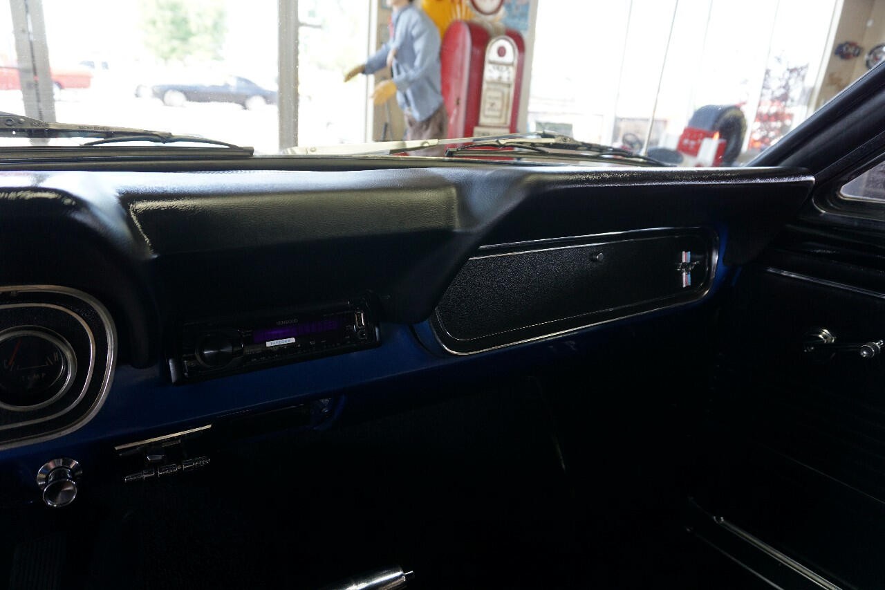 Ford-Mustang-1966-Classic-Car-28
