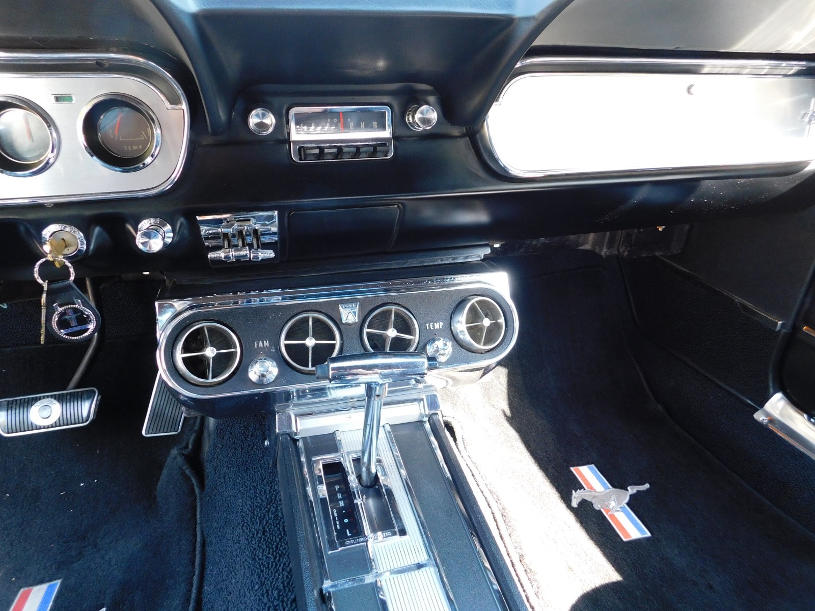 Ford-Mustang-1966-Convertible-15
