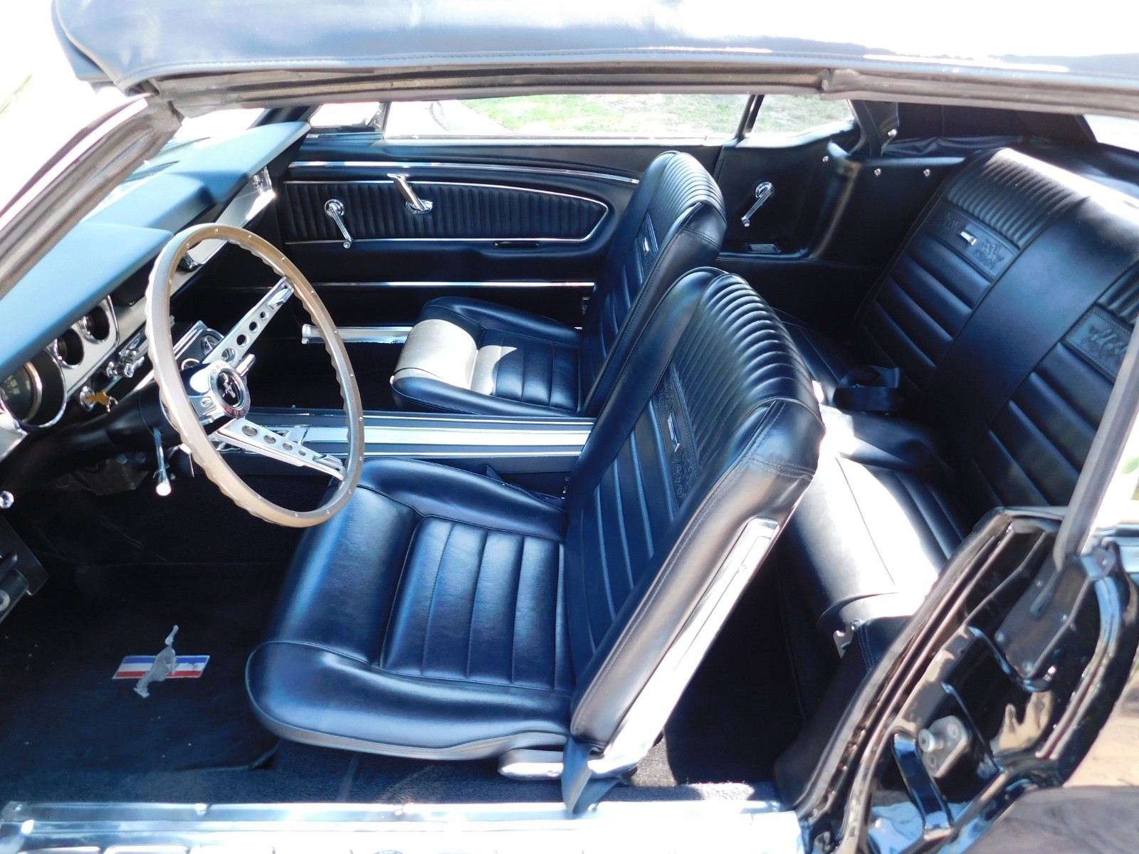 Ford-Mustang-1966-Convertible-17
