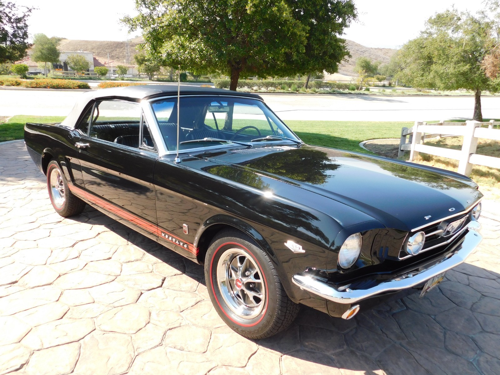 Ford-Mustang-1966-Convertible-4