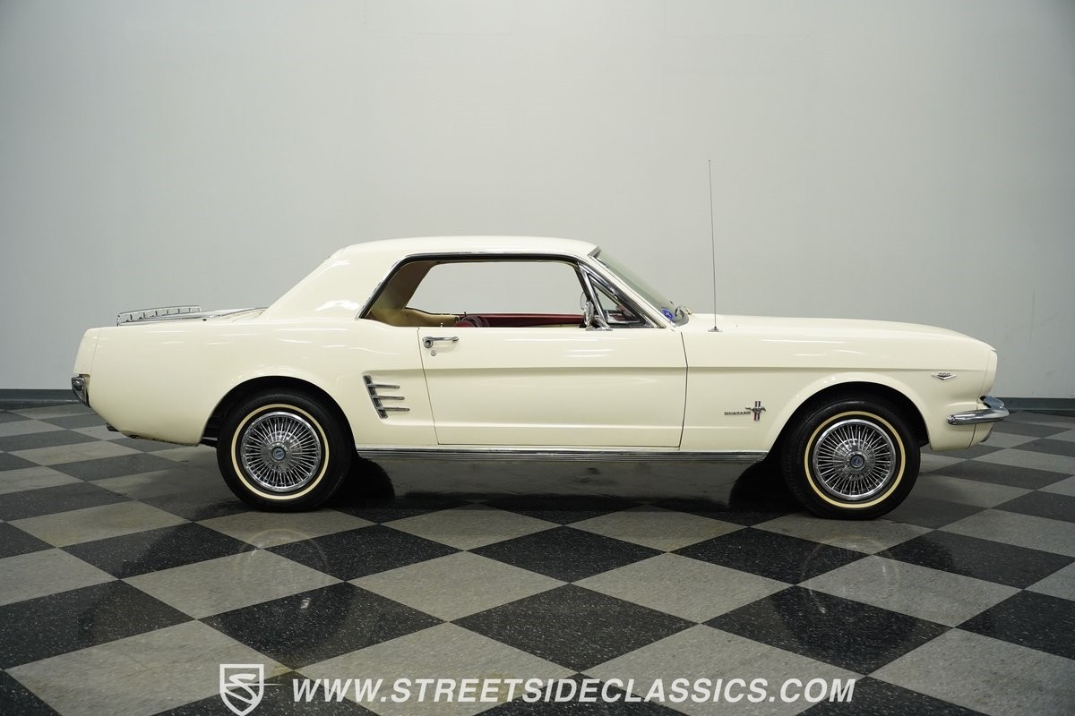 Ford-Mustang-1966-Coupe-14