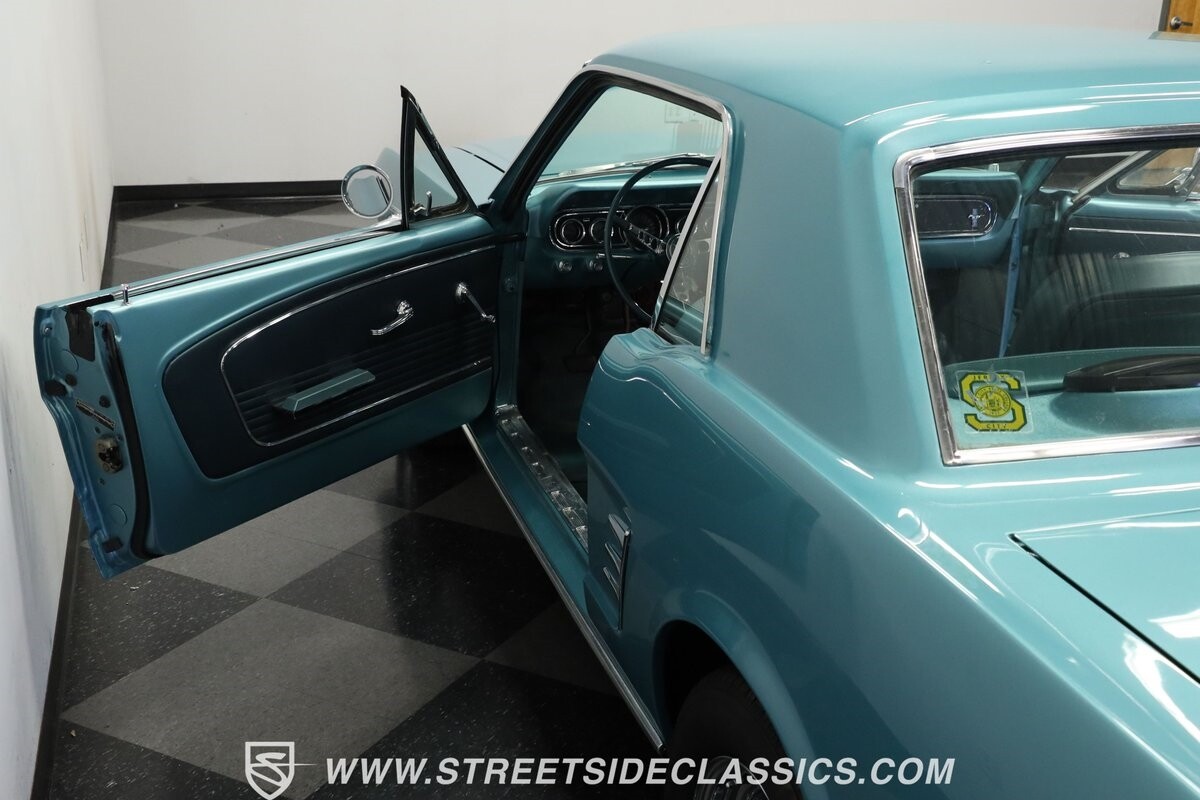 Ford-Mustang-1966-Coupe-32