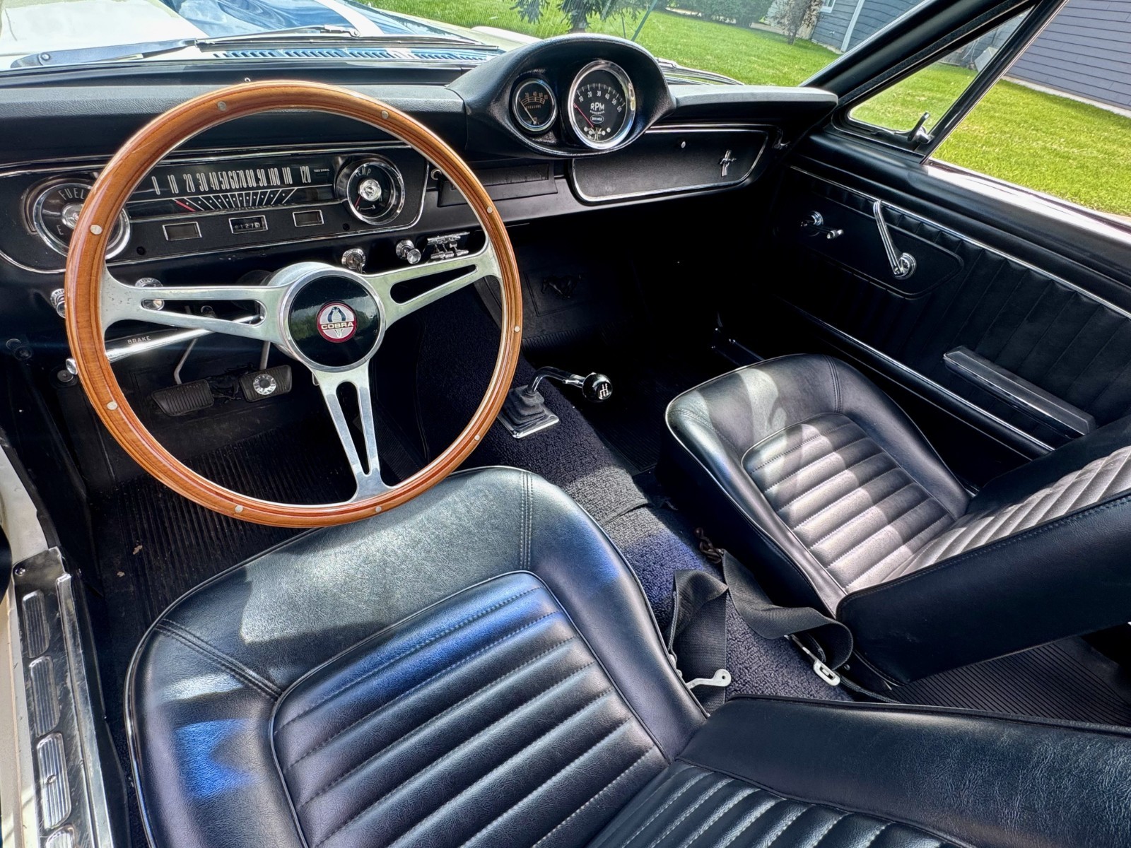 Ford-Mustang-1966-Fastback-12