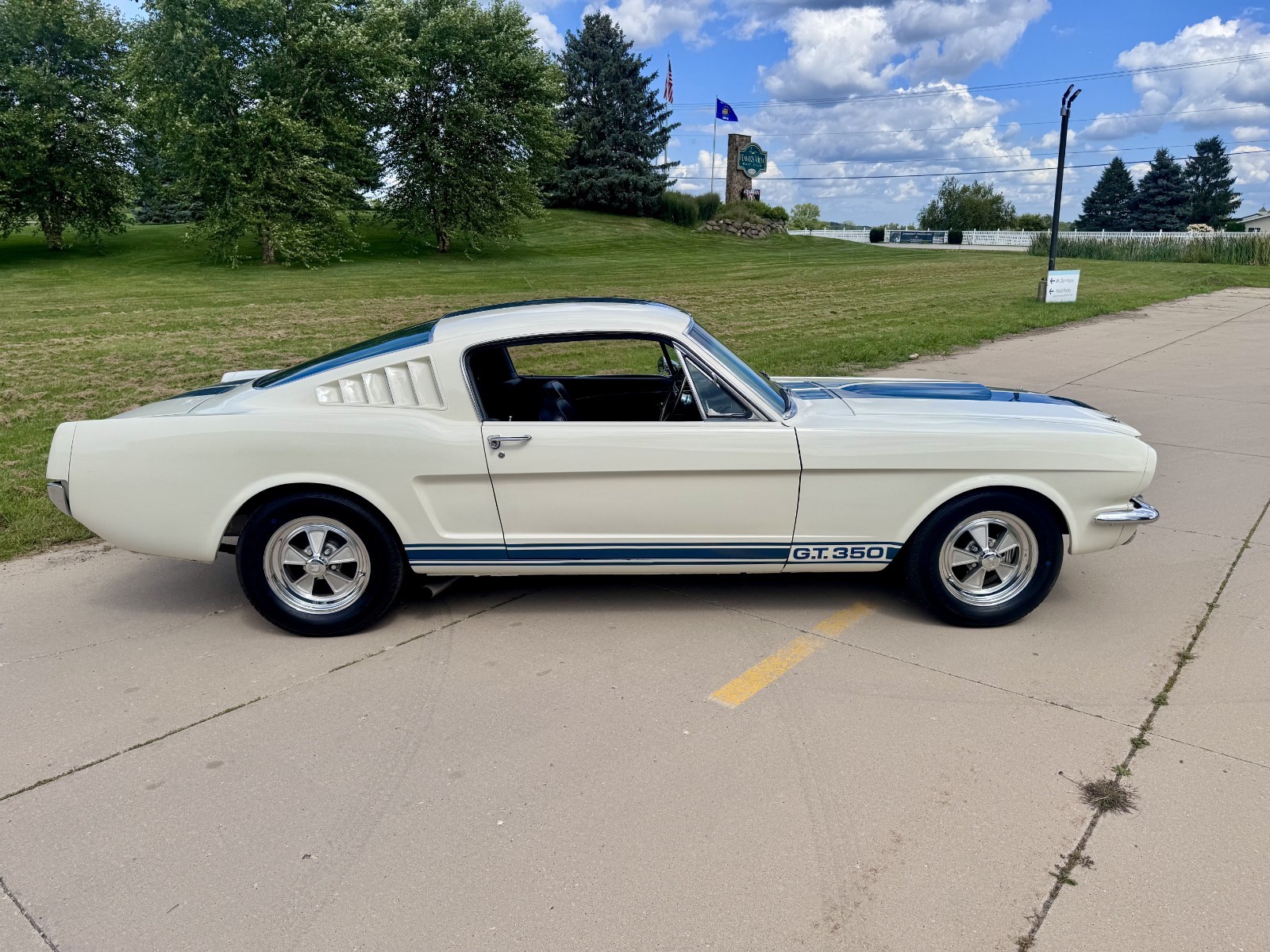 Ford-Mustang-1966-Fastback-9