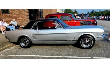 Ford-Mustang-1966-Metallic-Silver-Black-1