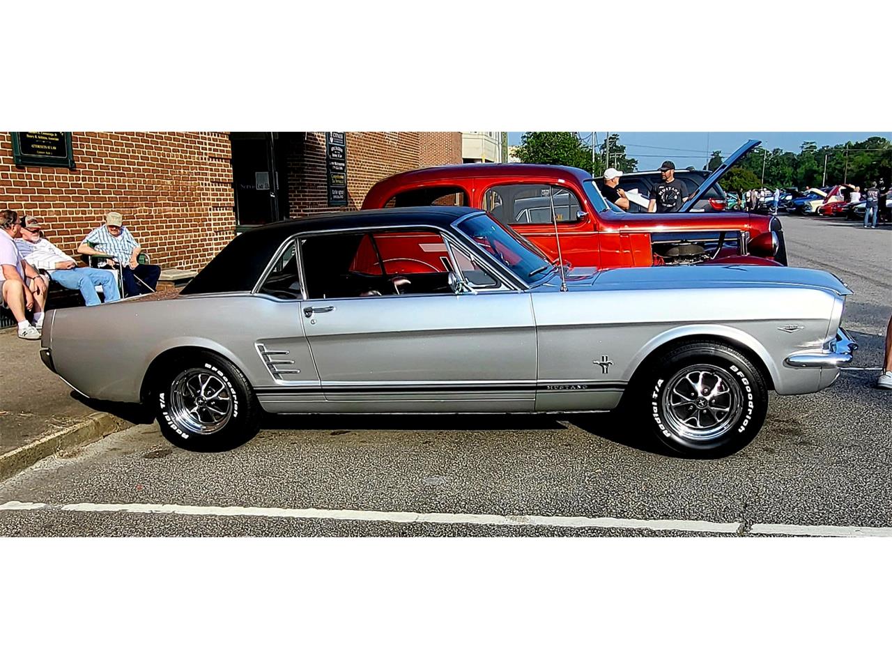 Ford-Mustang-1966-Metallic-Silver-Black-1