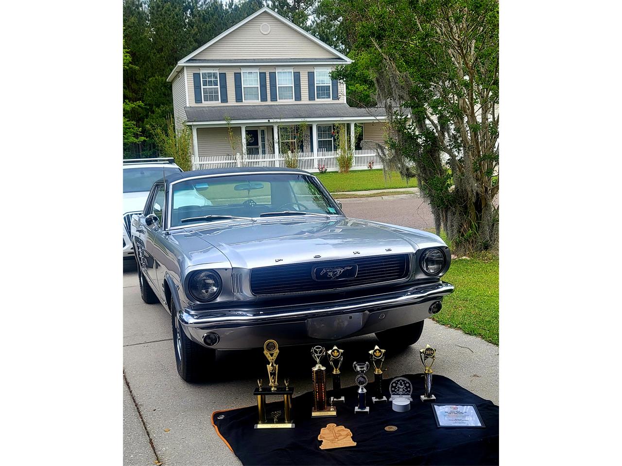 Ford-Mustang-1966-Metallic-Silver-Black-10