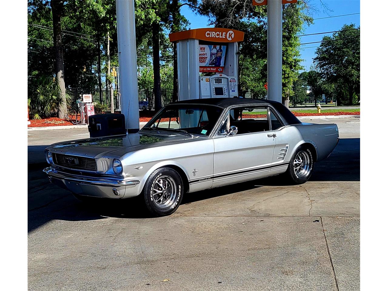 Ford-Mustang-1966-Metallic-Silver-Black-11