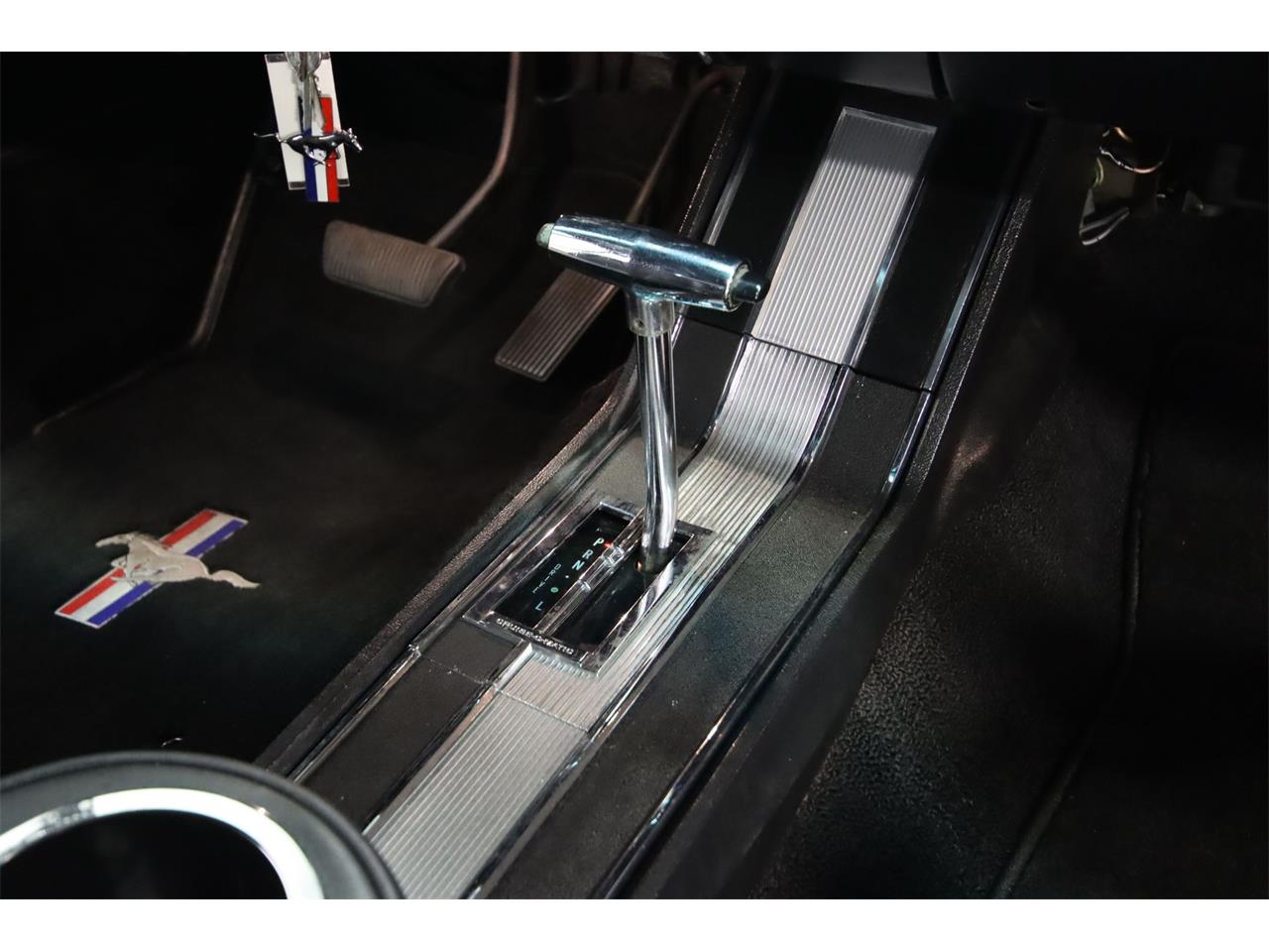 Ford-Mustang-1966-Metallic-Silver-Black-16