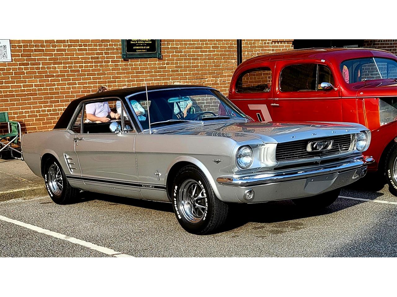 Ford-Mustang-1966-Metallic-Silver-Black-2