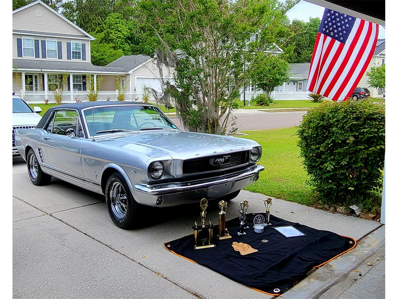 Ford-Mustang-1966-Metallic-Silver-Black-30
