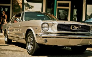 Ford-Mustang-1966-Metallic-Silver-Black-4