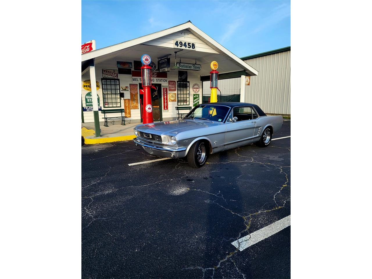 Ford-Mustang-1966-Metallic-Silver-Black-6