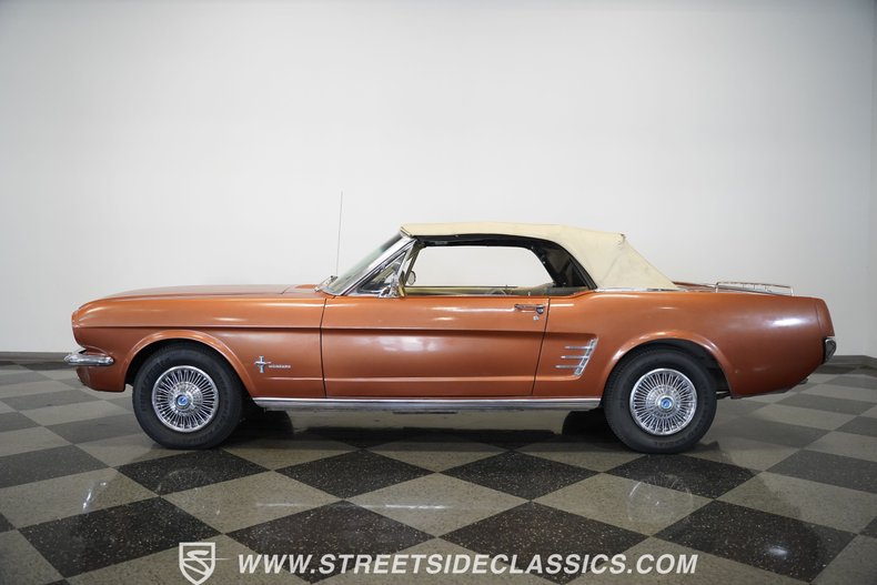 Ford-Mustang-1966-Orange-White