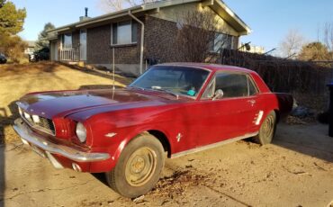 Ford-Mustang-1966-Red-Black-2