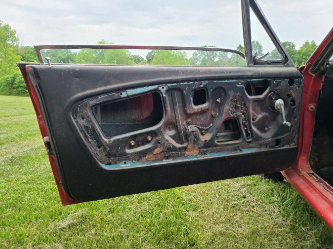 Ford-Mustang-1966-Red-Black-3