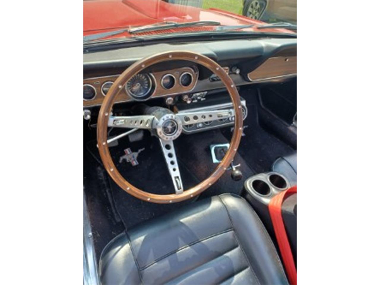 Ford-Mustang-1966-Red-Black-WPony-Int-1