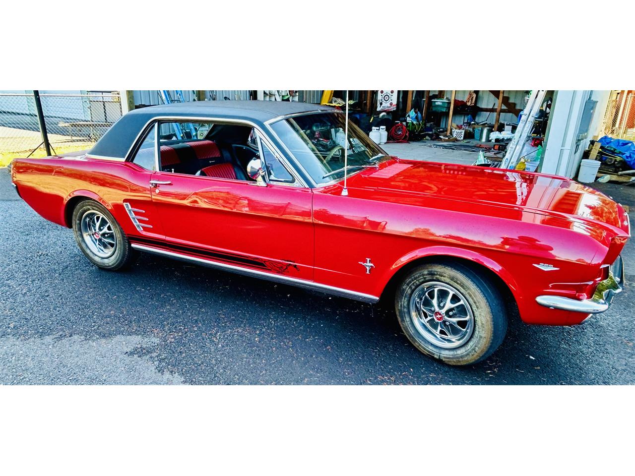 Ford-Mustang-1966-Red-RedBlack-2
