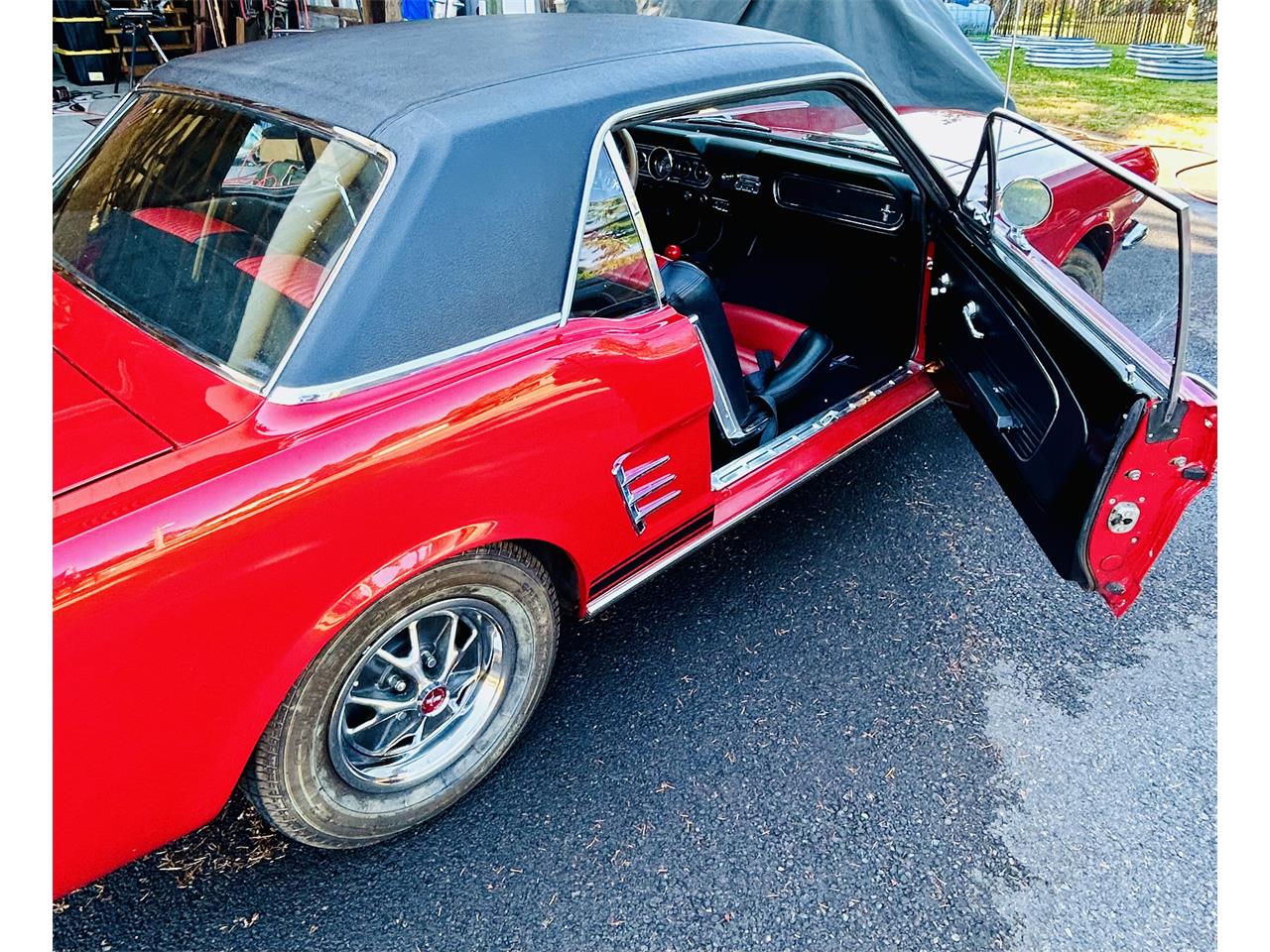 Ford-Mustang-1966-Red-RedBlack-3