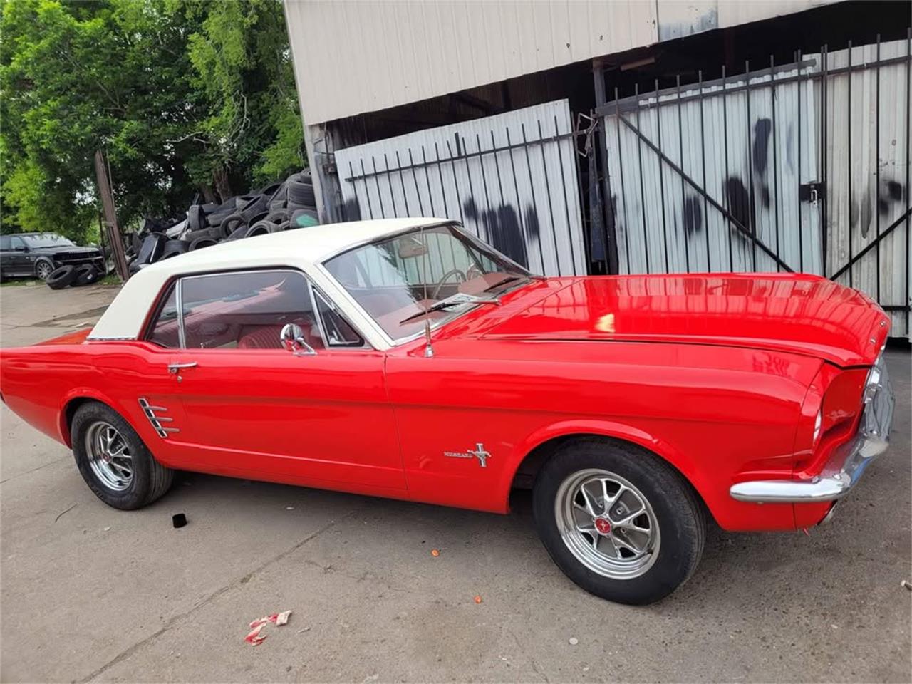 Ford-Mustang-1966-Red-Redwhite-2