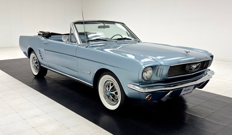 Ford-Mustang-1966-Silver-Blue-Blue-10