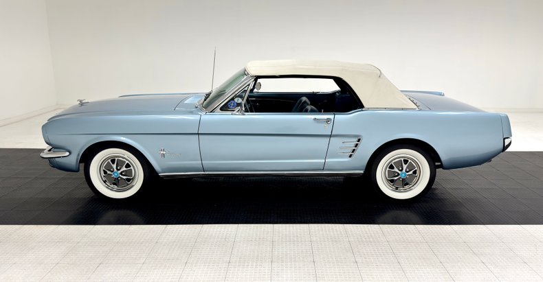 Ford-Mustang-1966-Silver-Blue-Blue-2