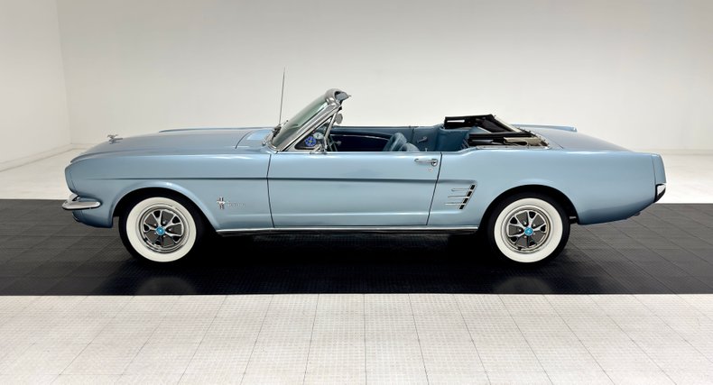 Ford-Mustang-1966-Silver-Blue-Blue-3