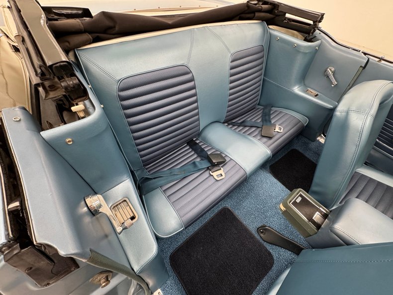 Ford-Mustang-1966-Silver-Blue-Blue-40