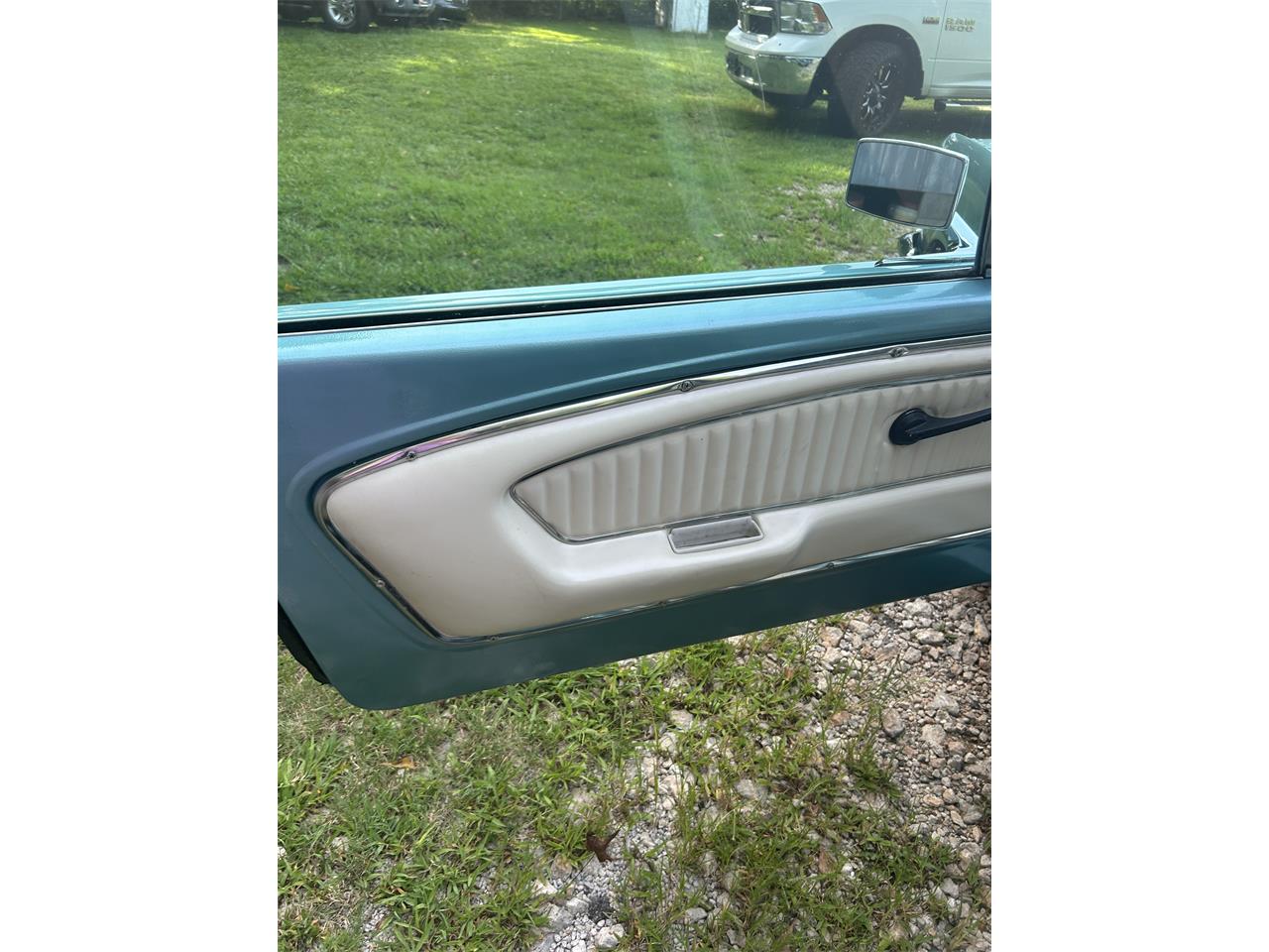 Ford-Mustang-1966-Turquoise-Turquoise-and-white-12