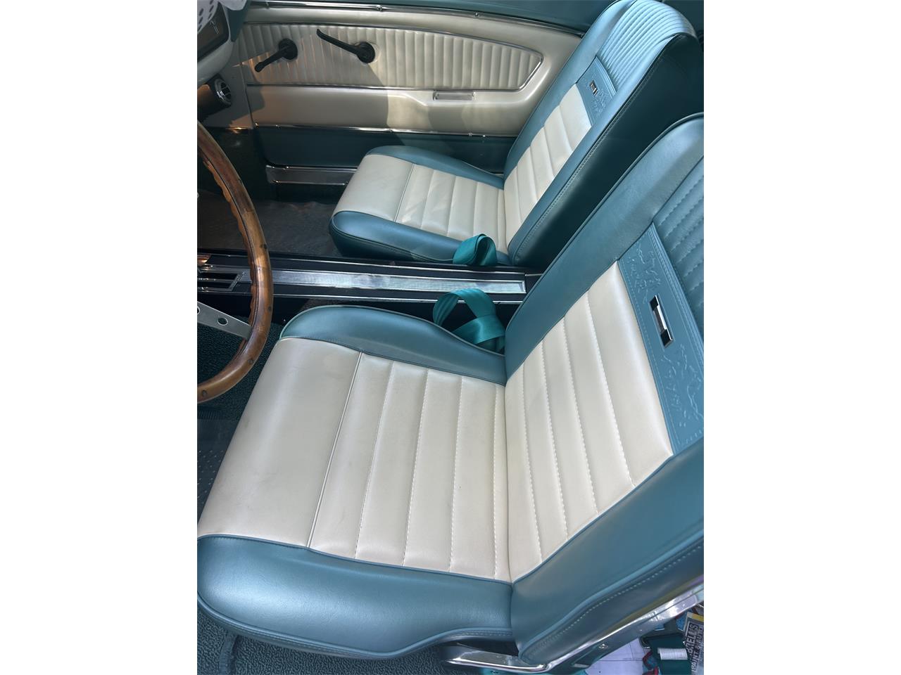 Ford-Mustang-1966-Turquoise-Turquoise-and-white-13