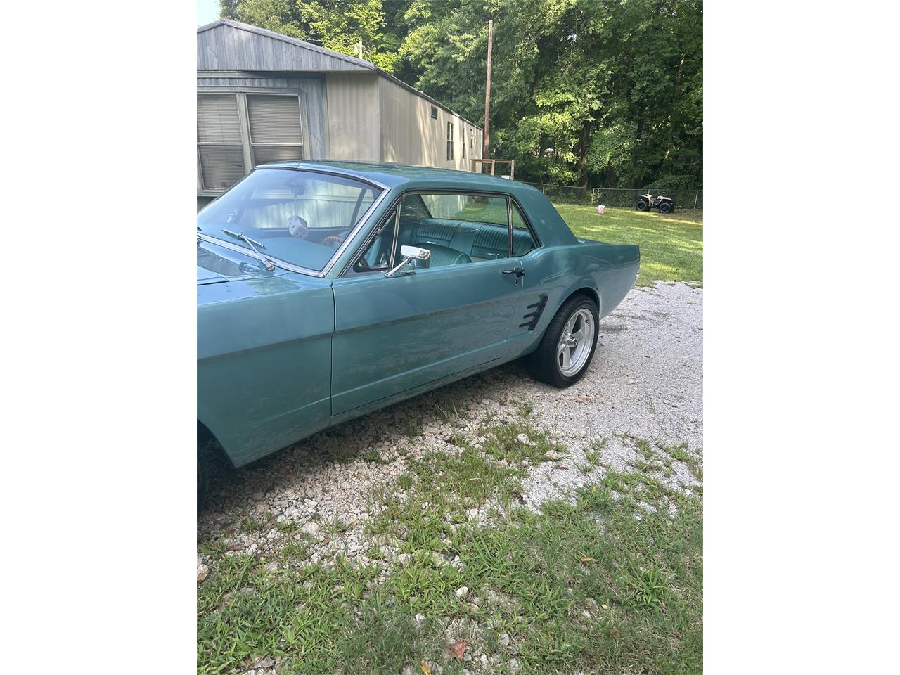 Ford-Mustang-1966-Turquoise-Turquoise-and-white-7
