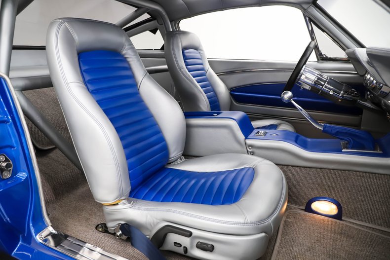 Ford-Mustang-1966-Vibrant-Blue-Silver-11
