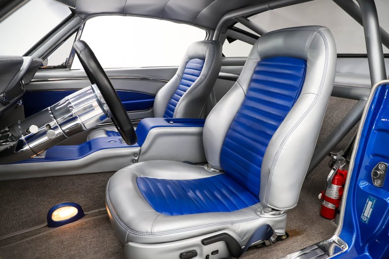 Ford-Mustang-1966-Vibrant-Blue-Silver-15