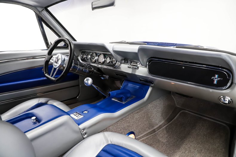 Ford-Mustang-1966-Vibrant-Blue-Silver-8