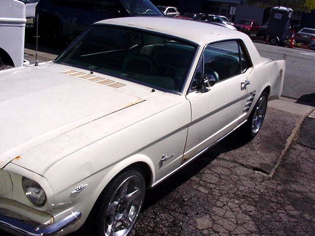 Ford-Mustang-1966-White-12