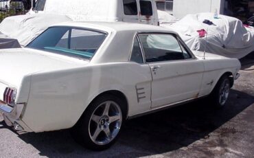 Ford-Mustang-1966-White-13