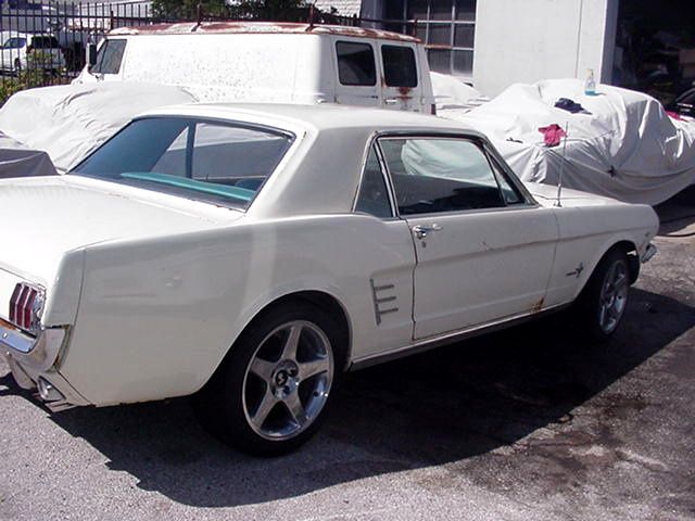 Ford-Mustang-1966-White-13