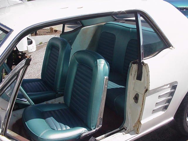Ford-Mustang-1966-White-17