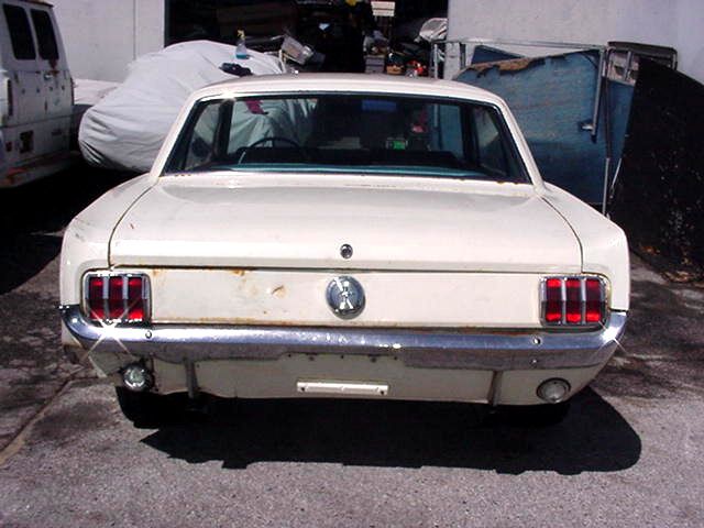 Ford-Mustang-1966-White-4
