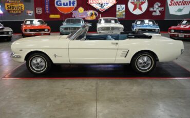Ford-Mustang-1966-White-Blue-1