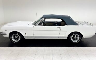 Ford-Mustang-1966-White-Blue-1