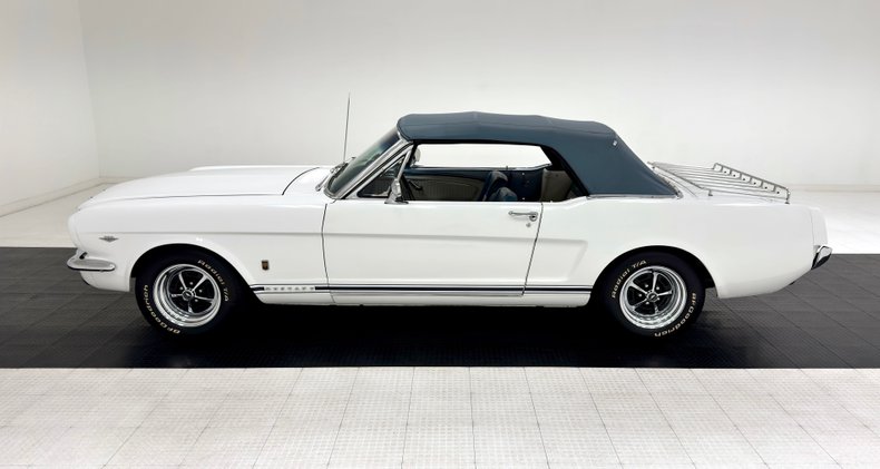 Ford-Mustang-1966-White-Blue-1