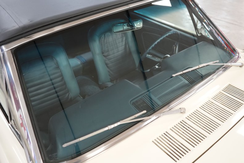 Ford-Mustang-1966-White-Blue-10